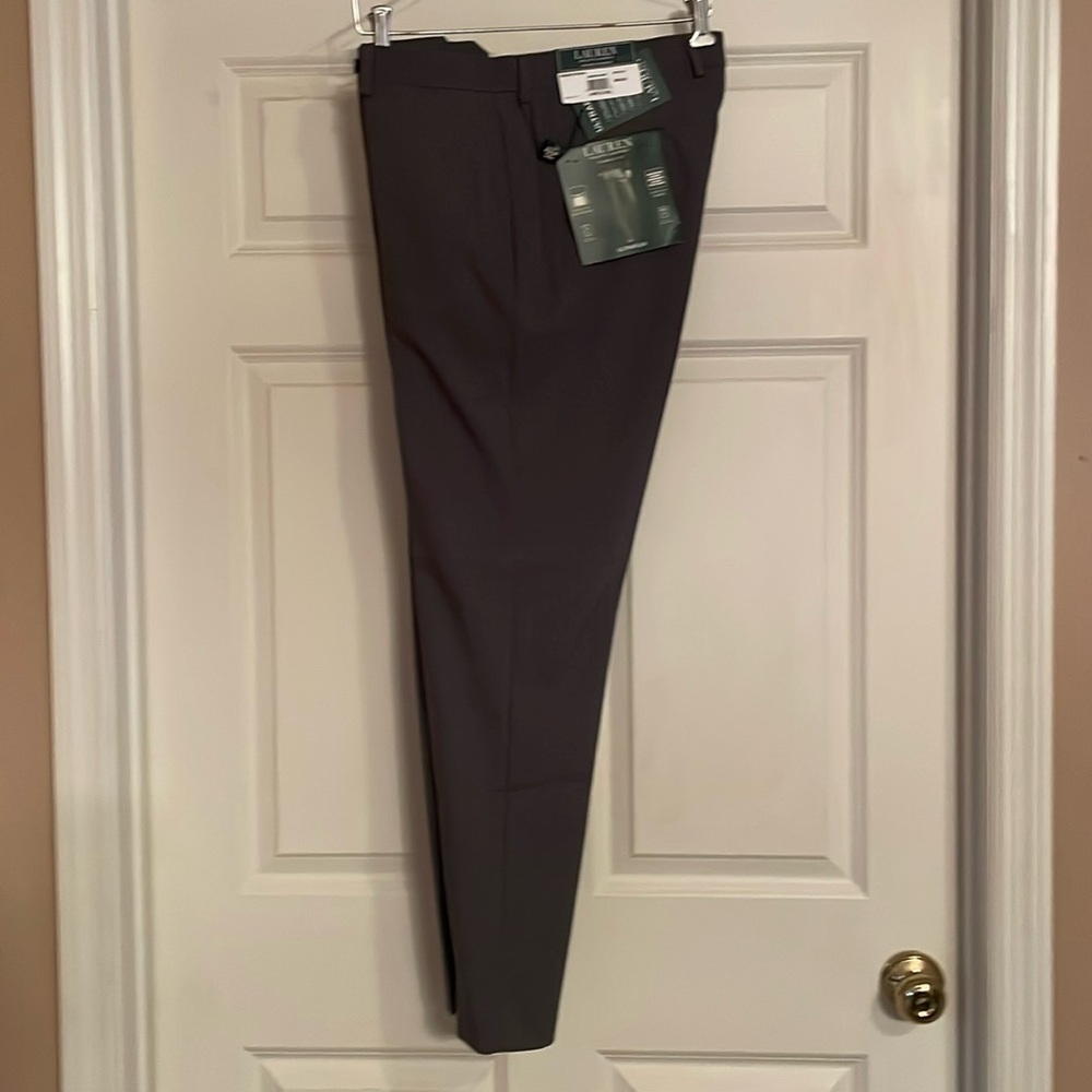 Ralph Lauren classic fit medium grey men’s pants. Size 34”w x 30”L. Brand new.